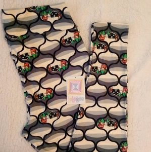 Lularoe leggings Christmas Scene buttery soft. TC2